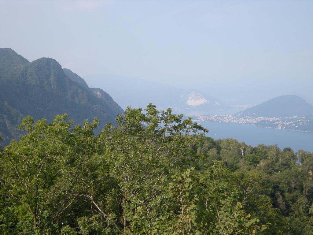 Bed and Breakfast La Casa Del Borgo Brissago-Valtravaglia Екстер'єр фото