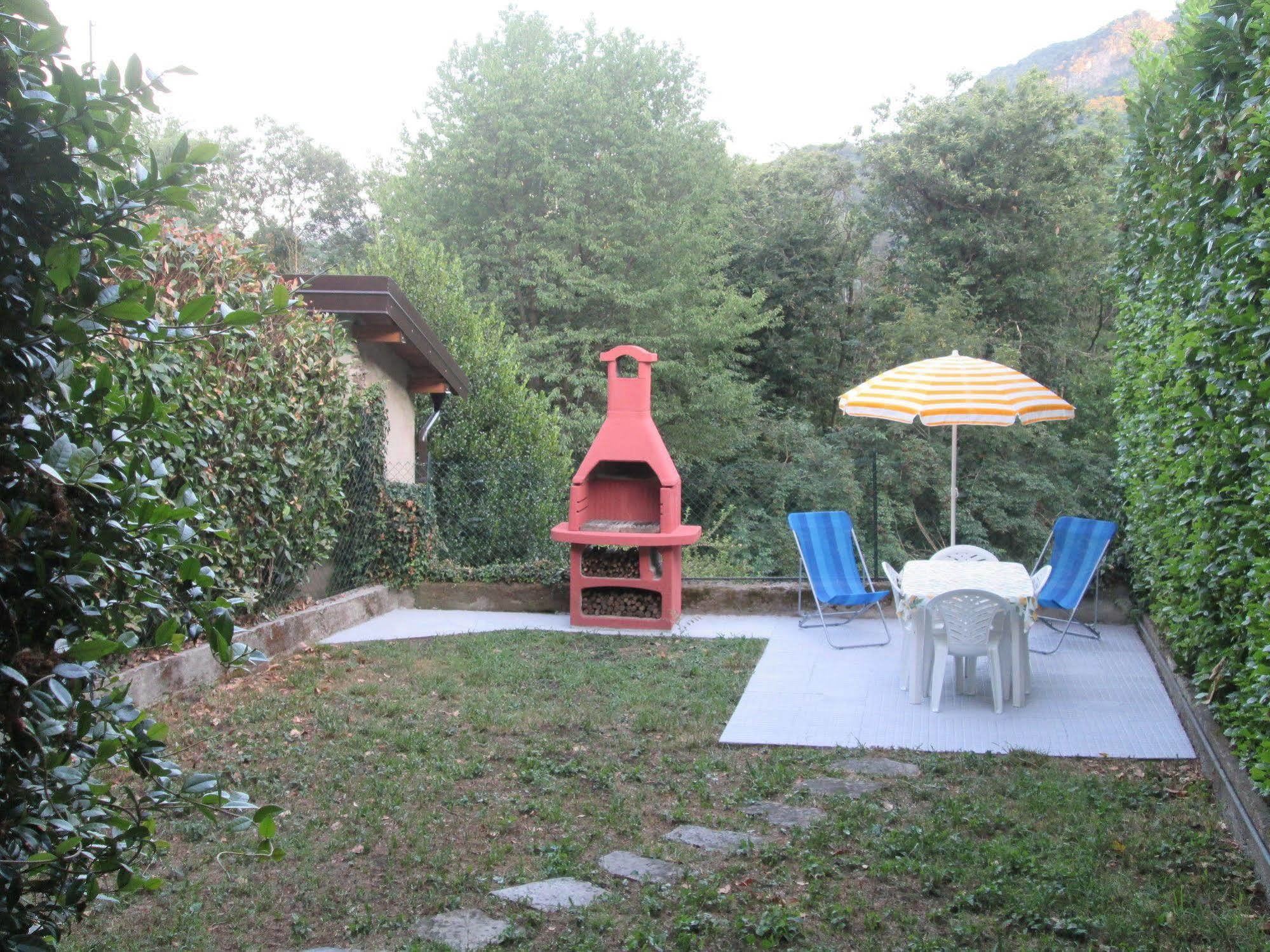 Bed and Breakfast La Casa Del Borgo Brissago-Valtravaglia Екстер'єр фото